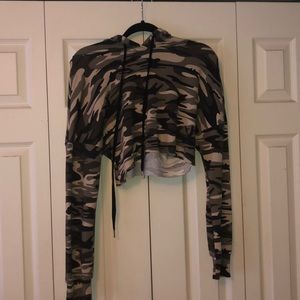 Camo crop hoodie